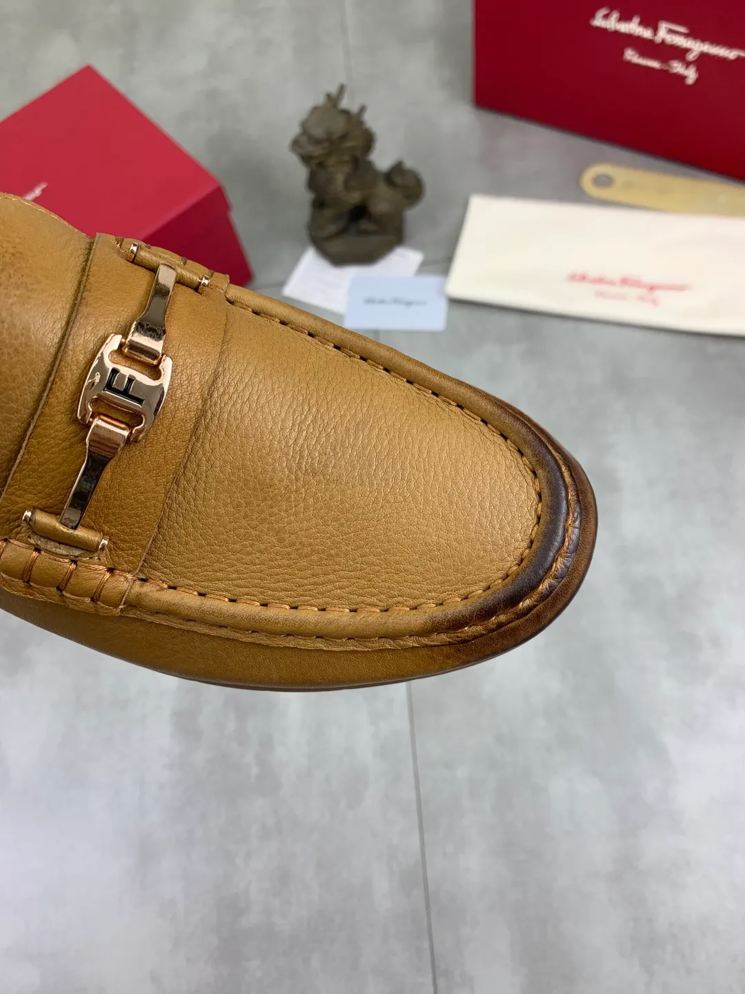Men's shoes 💰P480 New model [Ferragamo/Ferragamo] Latest model Original imported calfskin, imported pigskin lining + original luxury metal buckle + original rubber outsole Soft and comfortable Size number: 38-44